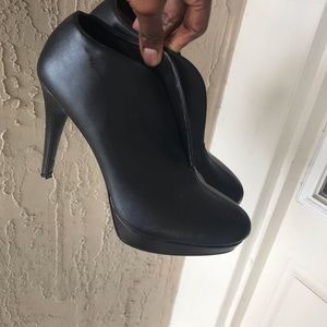 Audrey Brooke Platform Booties sz 9.5